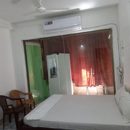 Parisha Residency- Temple Side Hotel تشيدامبارام المظهر الخارجي الصورة
