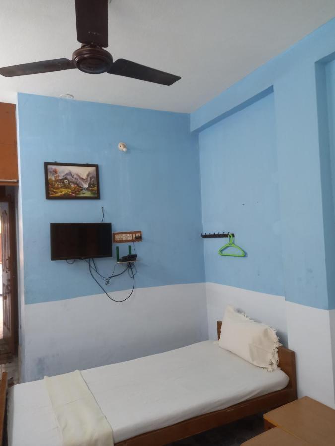 Parisha Residency- Temple Side Hotel تشيدامبارام المظهر الخارجي الصورة