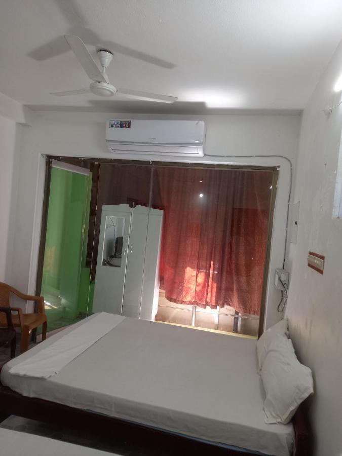 Parisha Residency- Temple Side Hotel تشيدامبارام المظهر الخارجي الصورة