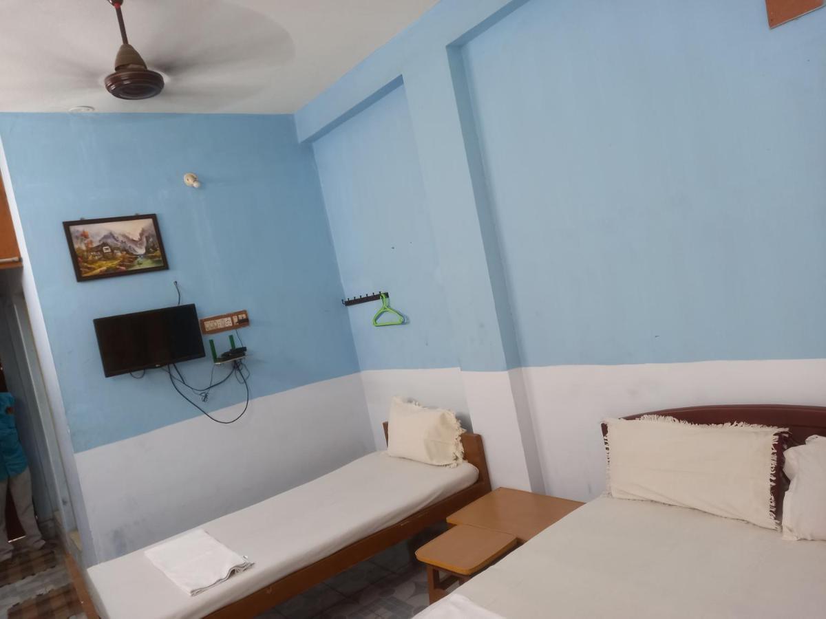 Parisha Residency- Temple Side Hotel تشيدامبارام المظهر الخارجي الصورة