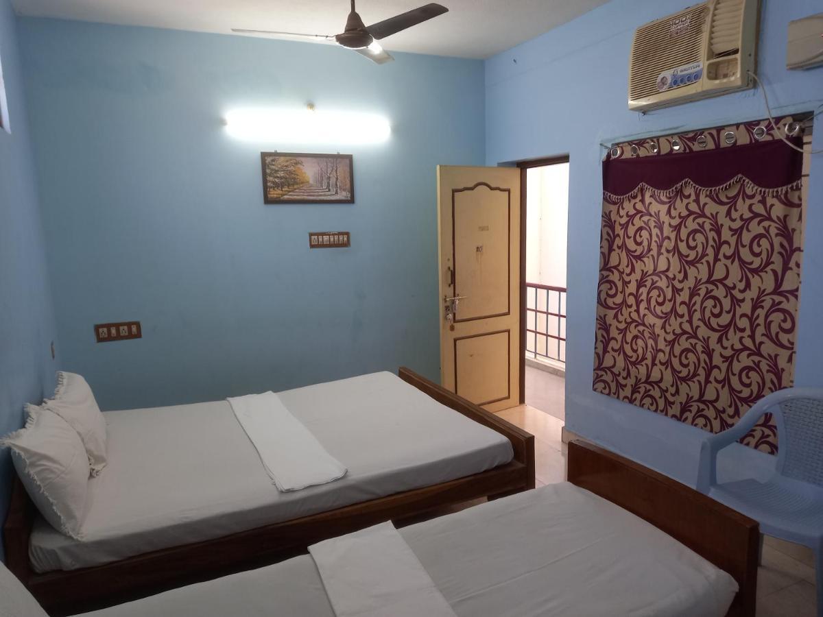 Parisha Residency- Temple Side Hotel تشيدامبارام المظهر الخارجي الصورة