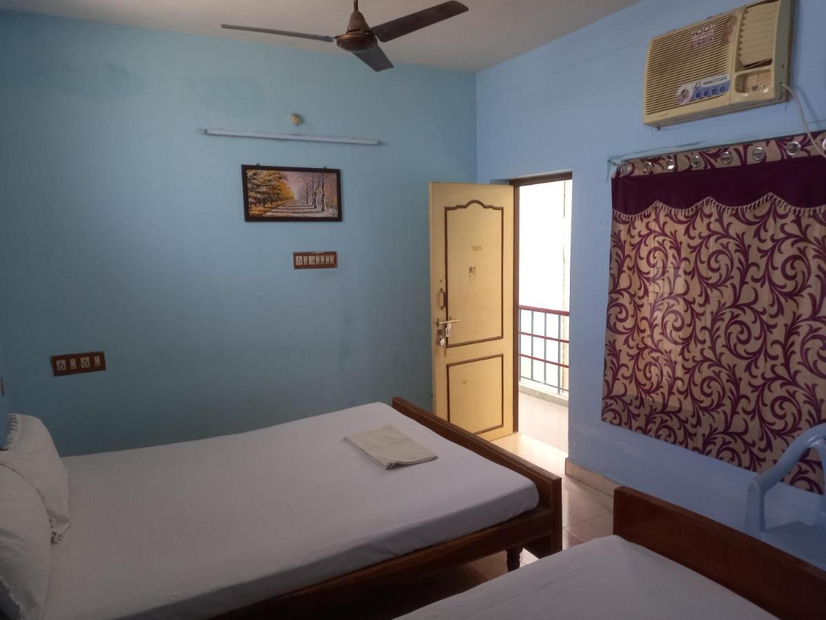 Parisha Residency- Temple Side Hotel تشيدامبارام المظهر الخارجي الصورة