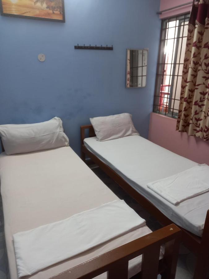 Parisha Residency- Temple Side Hotel تشيدامبارام المظهر الخارجي الصورة