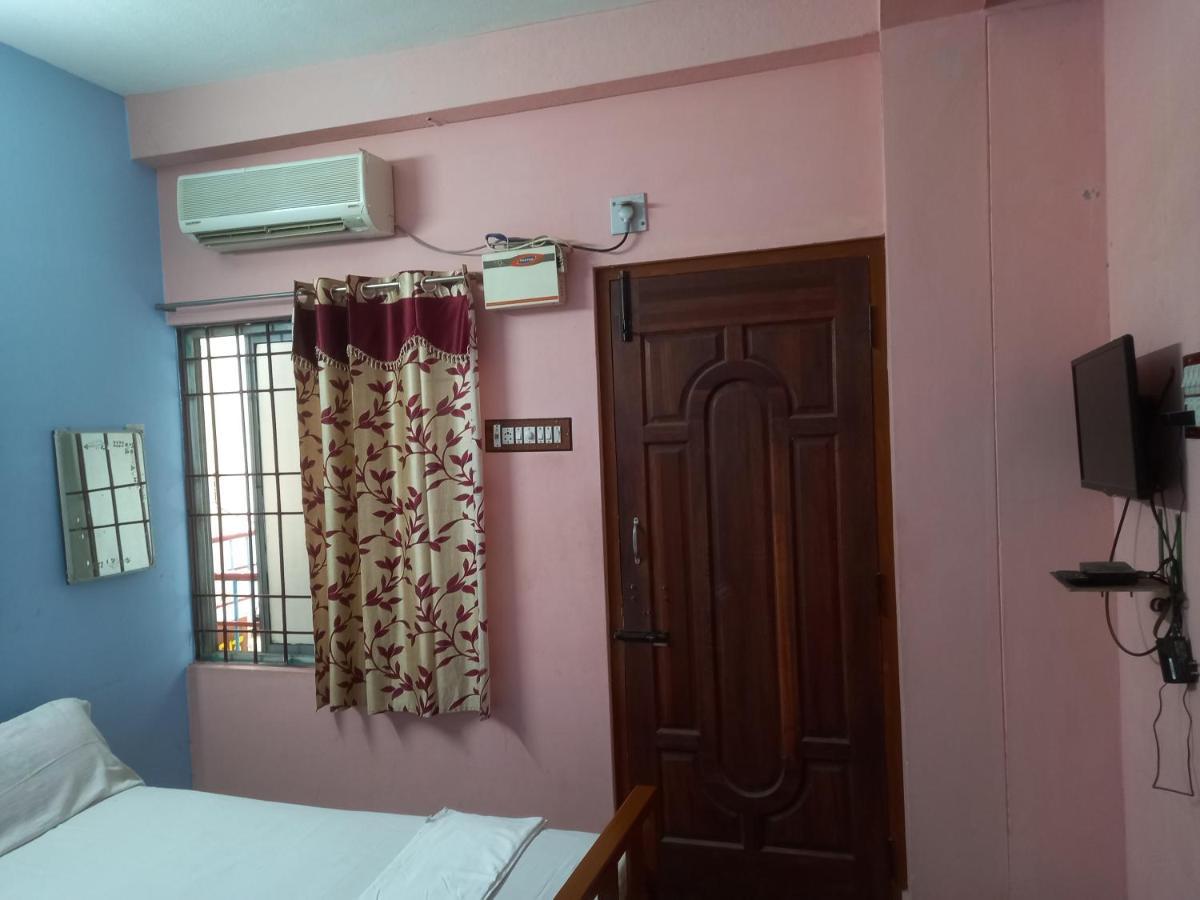 Parisha Residency- Temple Side Hotel تشيدامبارام المظهر الخارجي الصورة