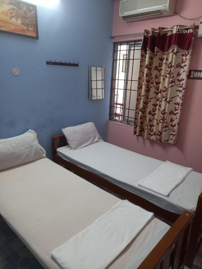 Parisha Residency- Temple Side Hotel تشيدامبارام المظهر الخارجي الصورة