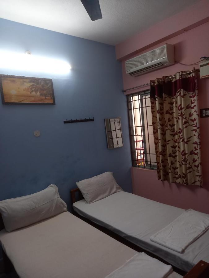 Parisha Residency- Temple Side Hotel تشيدامبارام المظهر الخارجي الصورة