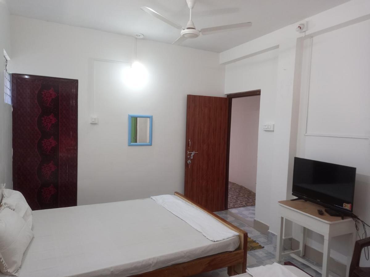 Parisha Residency- Temple Side Hotel تشيدامبارام المظهر الخارجي الصورة