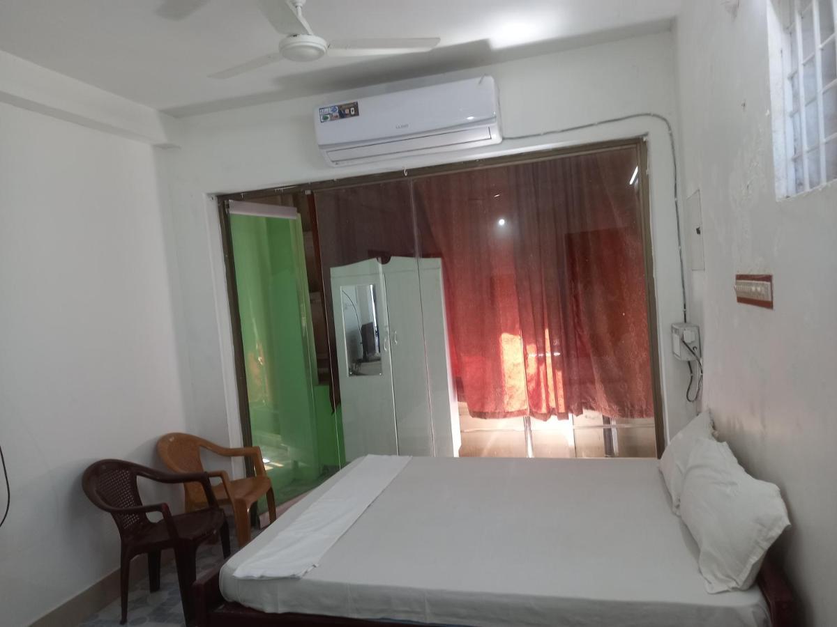 Parisha Residency- Temple Side Hotel تشيدامبارام المظهر الخارجي الصورة