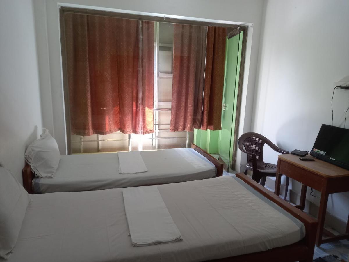 Parisha Residency- Temple Side Hotel تشيدامبارام المظهر الخارجي الصورة