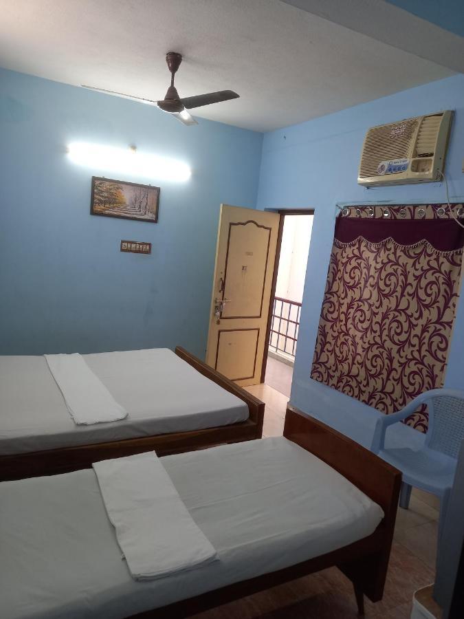 Parisha Residency- Temple Side Hotel تشيدامبارام المظهر الخارجي الصورة