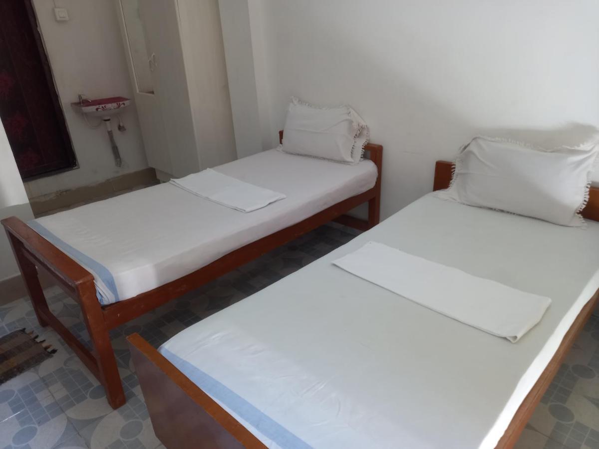 Parisha Residency- Temple Side Hotel تشيدامبارام المظهر الخارجي الصورة