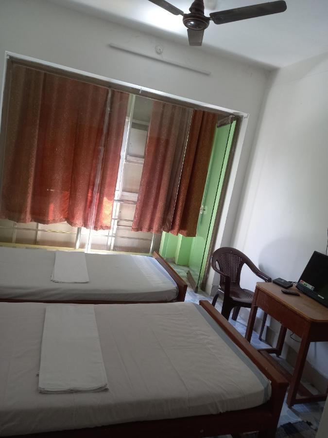 Parisha Residency- Temple Side Hotel تشيدامبارام المظهر الخارجي الصورة