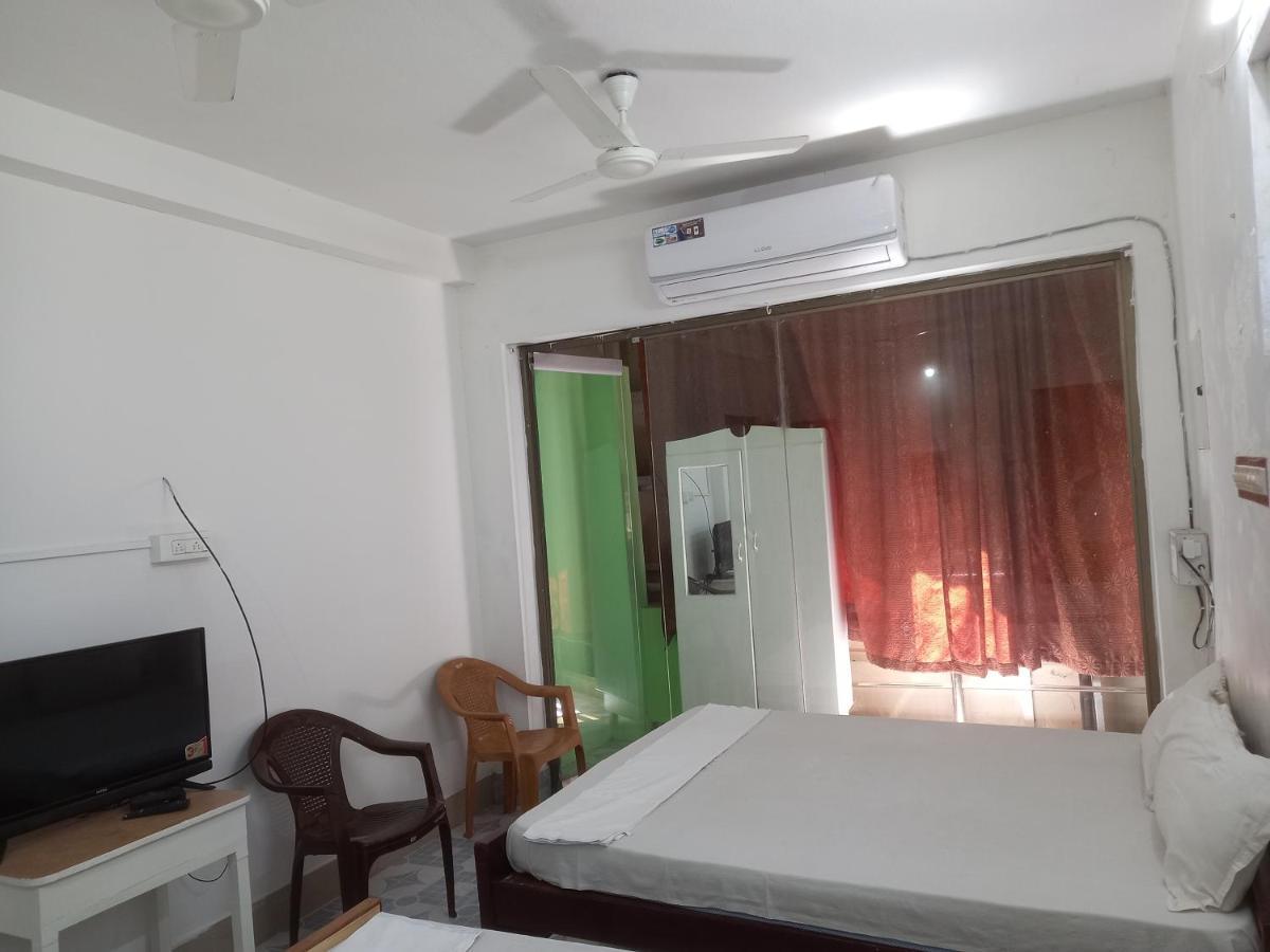 Parisha Residency- Temple Side Hotel تشيدامبارام المظهر الخارجي الصورة