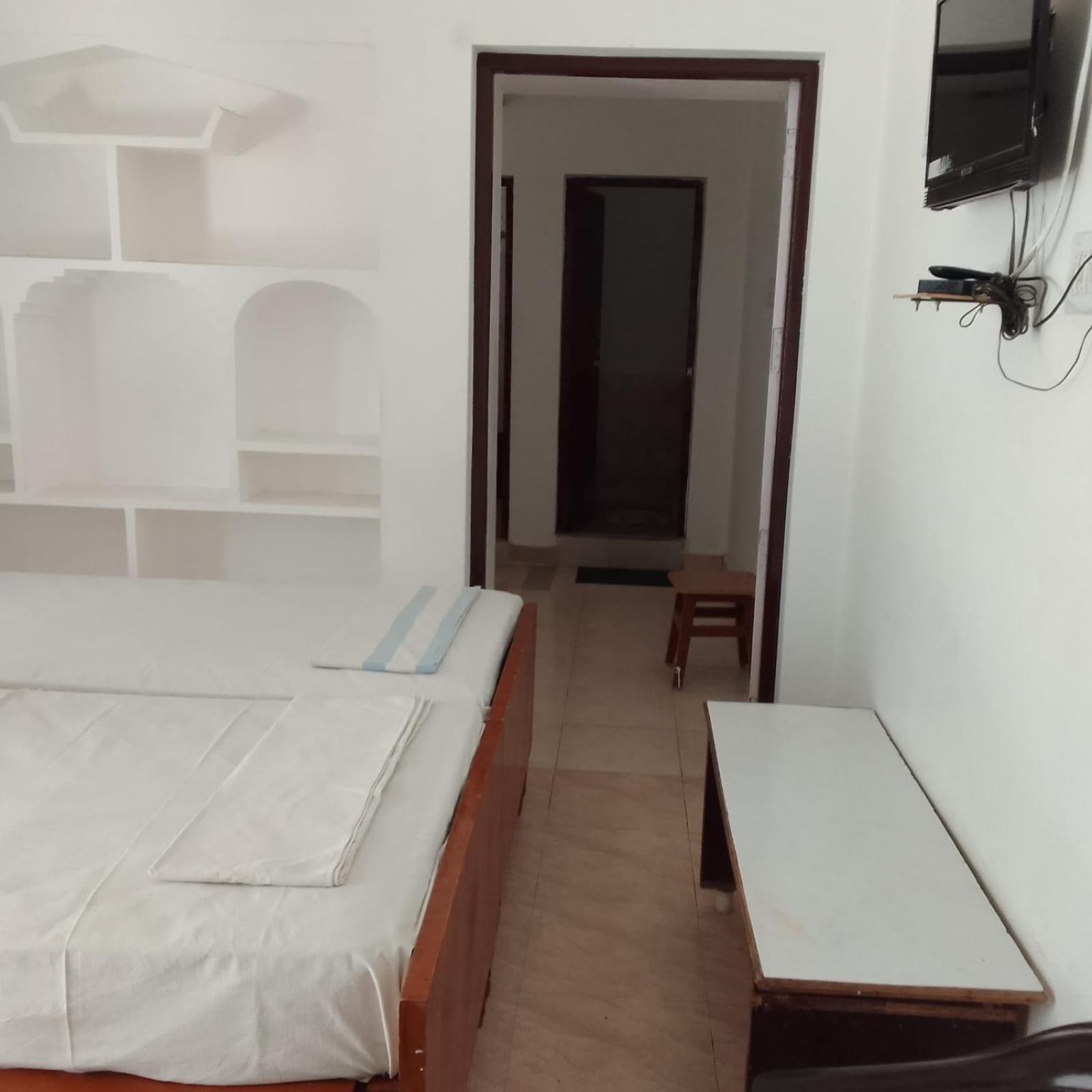 Parisha Residency- Temple Side Hotel تشيدامبارام المظهر الخارجي الصورة
