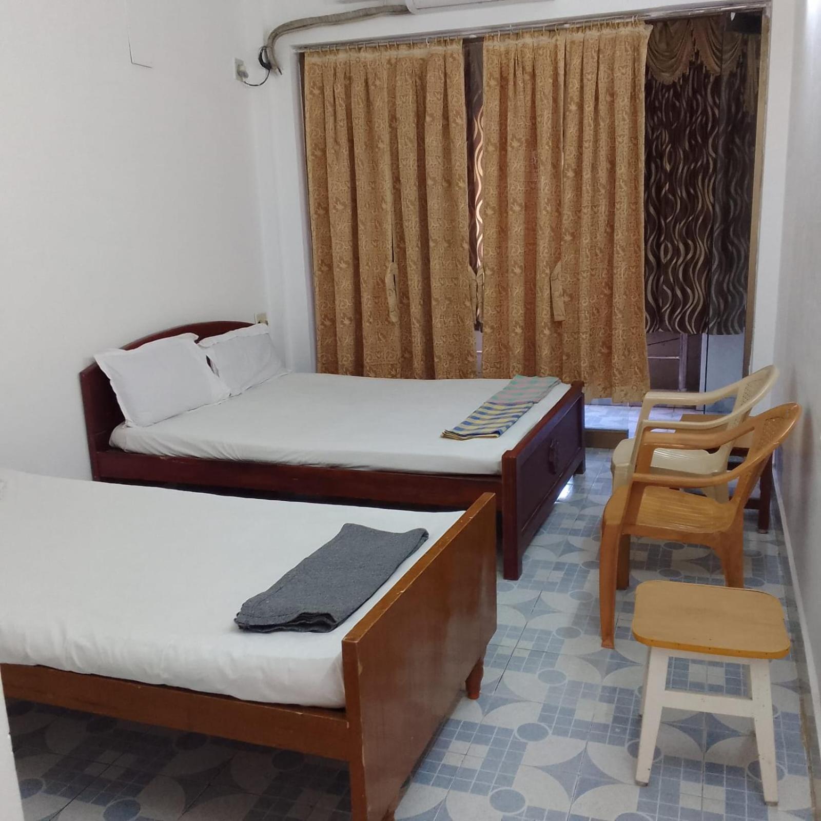 Parisha Residency- Temple Side Hotel تشيدامبارام المظهر الخارجي الصورة