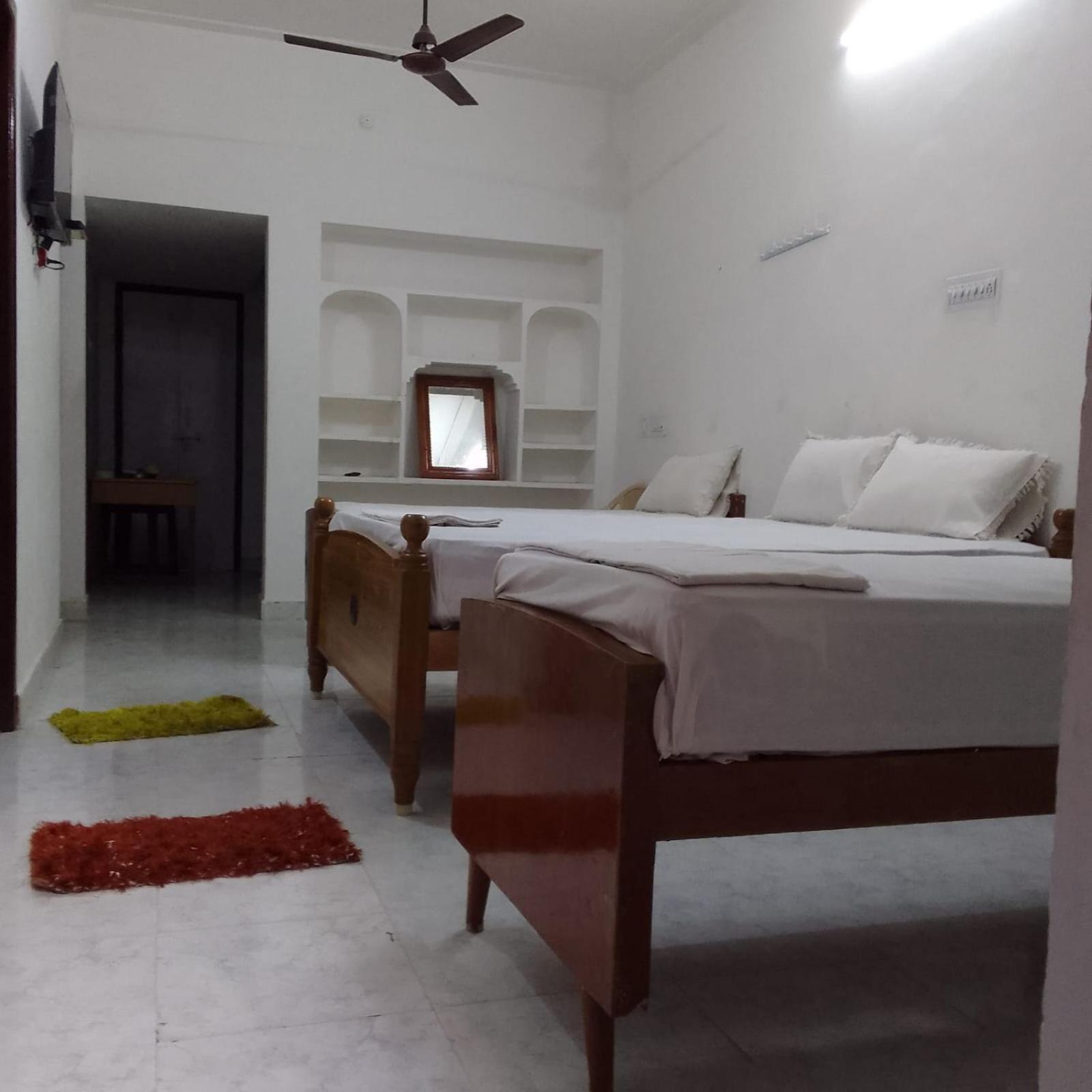 Parisha Residency- Temple Side Hotel تشيدامبارام المظهر الخارجي الصورة