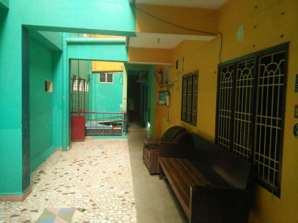 Parisha Residency- Temple Side Hotel تشيدامبارام المظهر الخارجي الصورة