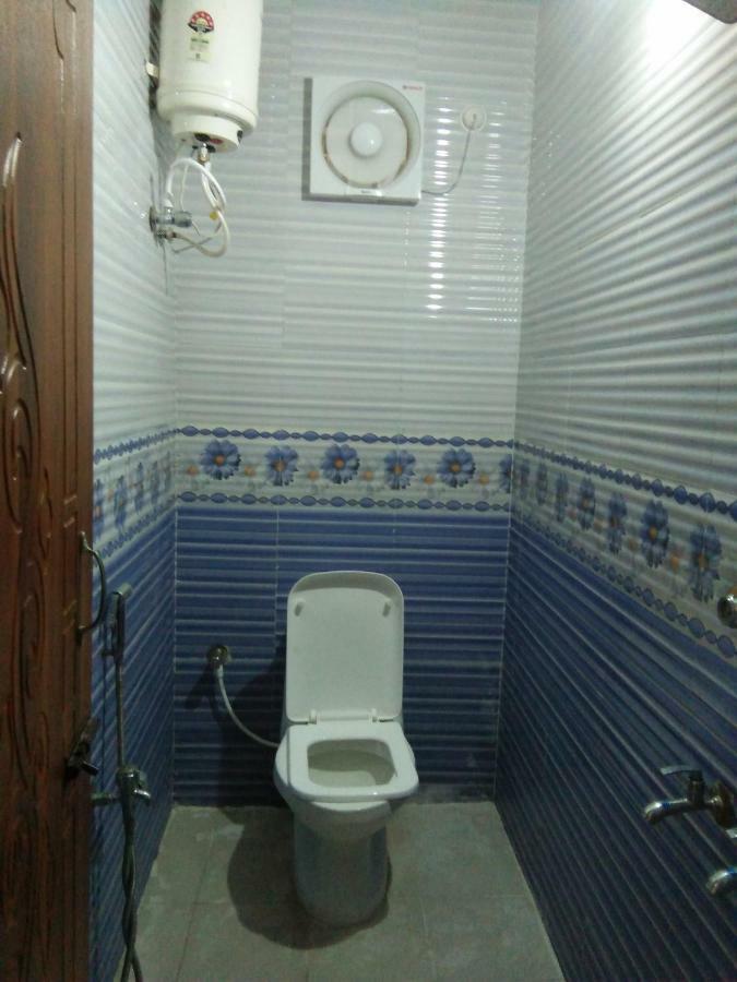 Parisha Residency- Temple Side Hotel تشيدامبارام المظهر الخارجي الصورة